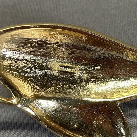 Vintage Signed Trifari Brooch Pin Gold Tone Black Enamel Leaf Design Ladies - Picture 7 of 8